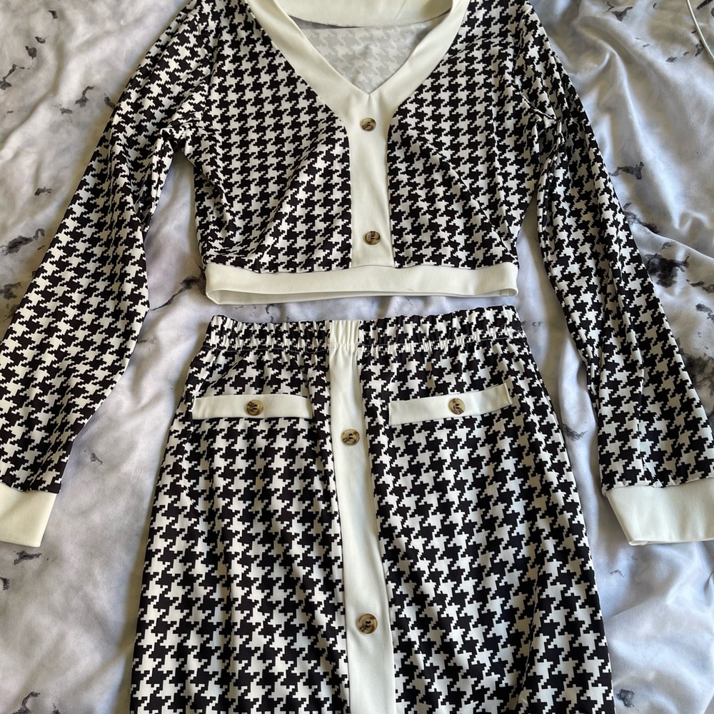 Skirt and top  size small  . No tag and never been worn